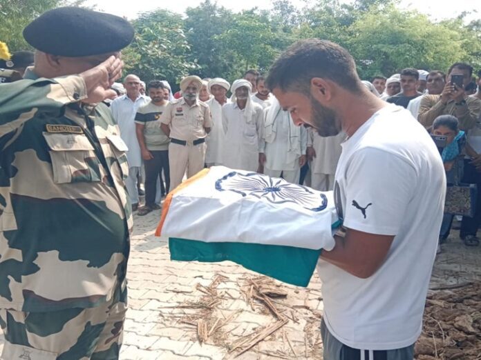 Jind BSF Jawan martyr Gujarat martyr's funeral in the village with military honours, he had gone on duty just 6 days ago