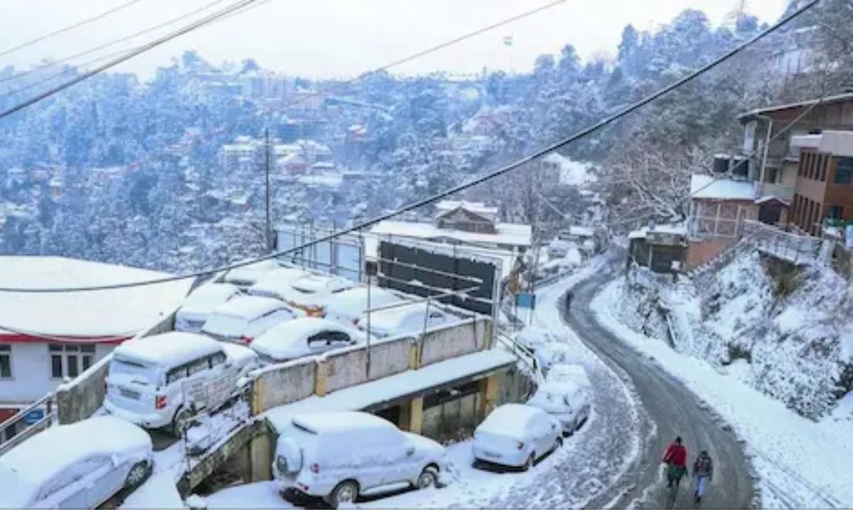 Shimla Manali Snowfall Long traffic jam on the roads, children and families most troubled