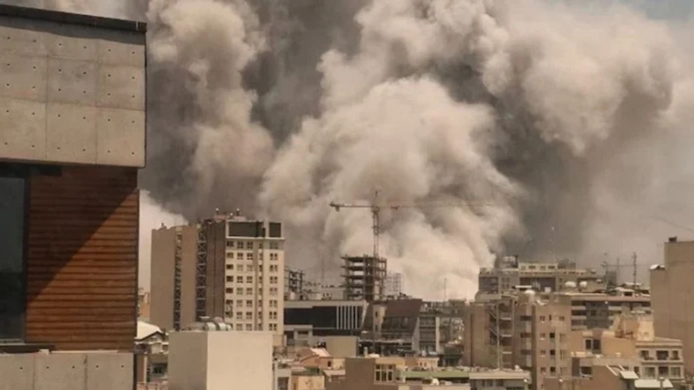 iran news: तेहरान में धमाकों के बीच इजरायल में हाई अलर्ट, इजरायल ने ईरान में प्रीवेंटीव स्ट्राइक की पुष्टि