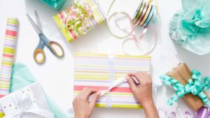 Valentines Day Gift ideas: पार्टनर के लिए खास तोहफे 8 गिफ्ट आइडिया