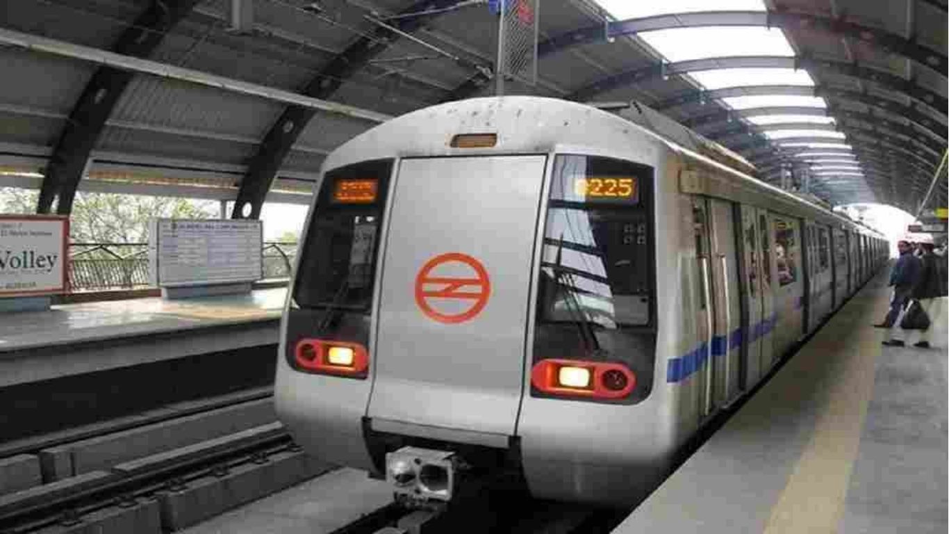 Delhi Metro New Rule: दिल्ली मेट्रो में सफर करने वाले सावधान! अब एक गलती पर देना होगा 5000 रुपये जुर्माना
