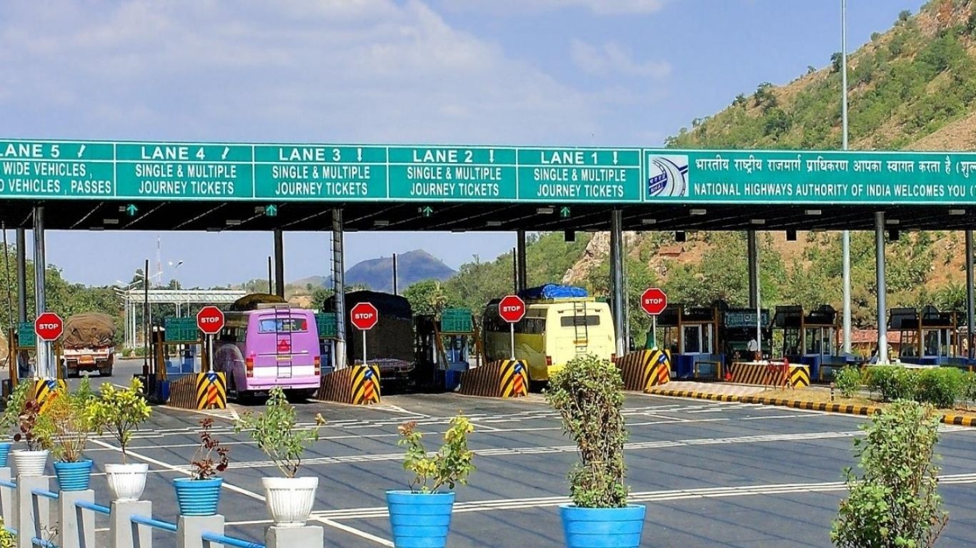 Haryana Toll Price Hike: हरियाणा में कल से महंगा होगा सफर! टोल नाकों पर बढ़े दाम, जानें कितनी ढीली होगी आपकी जेब