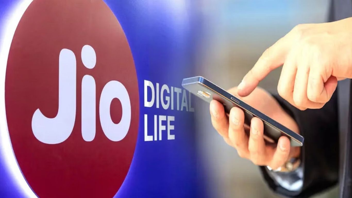 Jio Free Validity Offer: 3 महीने के रिचार्ज पर पाएं 1 महीना बिल्कुल मुफ्त, आज ही चेक करें अपना ऑफर