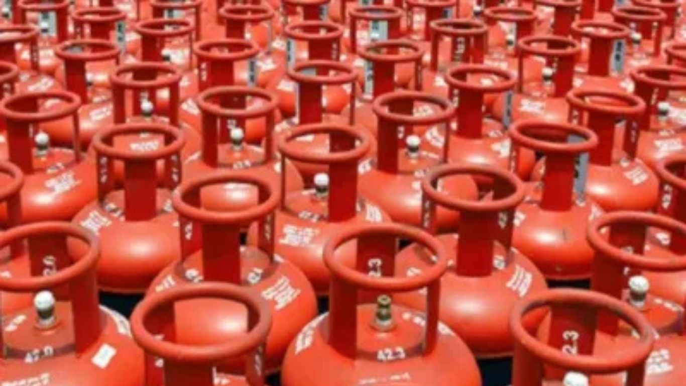 LPG booking rules: LPG gas cylinders will cost more, new booking rules will change the timing of cylinder collection