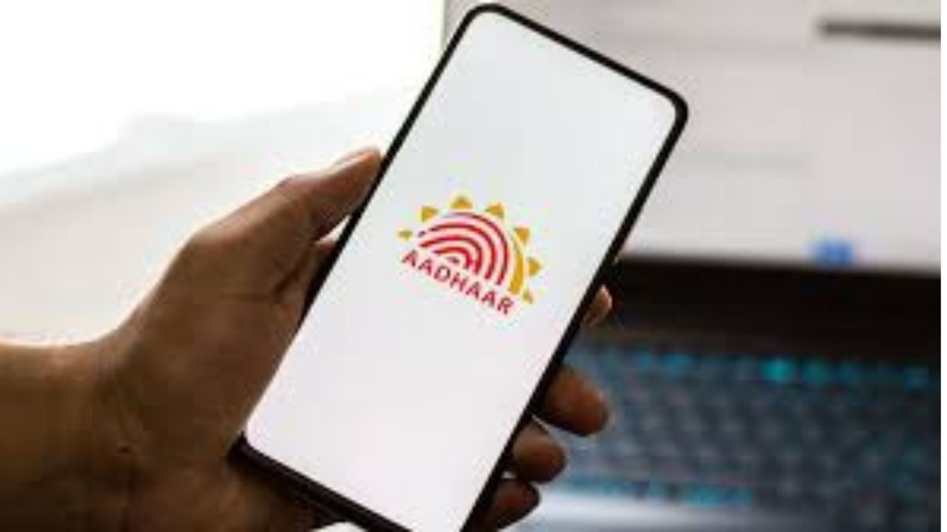UIDAI App Update: आधार कार्ड में मोबाइल नंबर अपडेट करने की नई प्रक्रिया, घर से भेजें रिक्वेस्ट