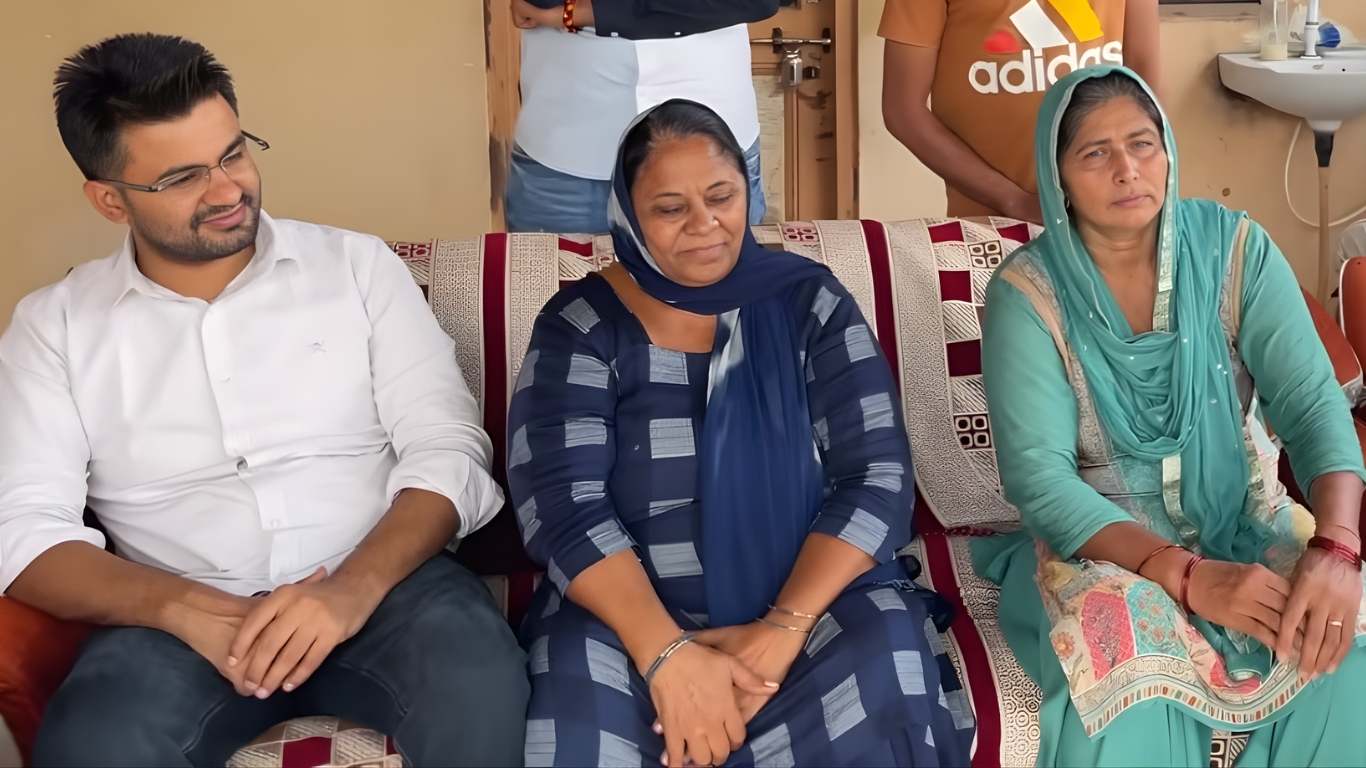 UPSC Success Story: While training for IPS, UPSC result came and farmer's son became IAS