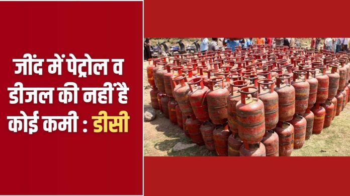 LPG Gas Supply: Domestic gas cylinders are not reaching many villages, forcing people to come to the city.