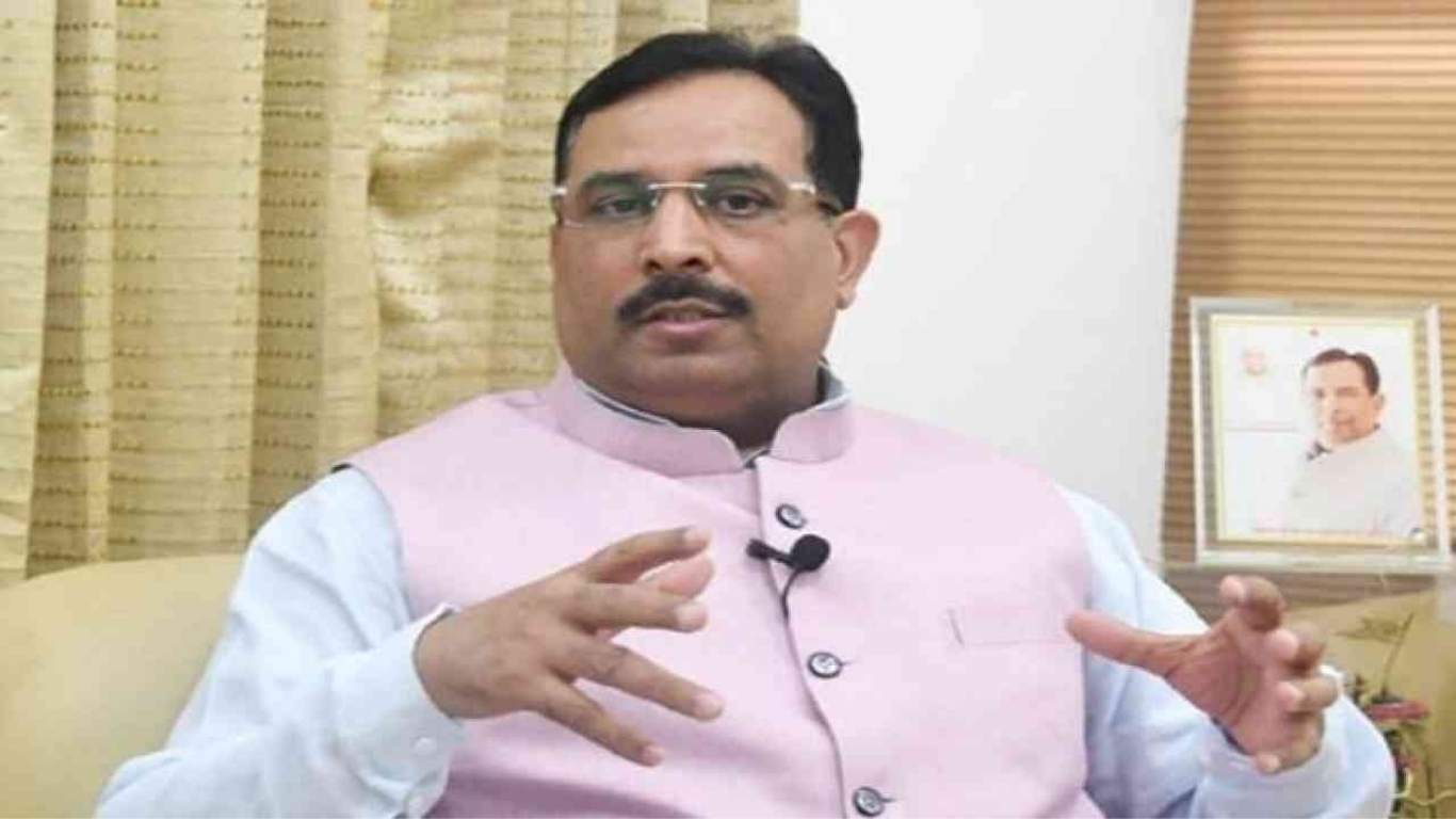 Jat reservation movement: Khaps honored Captain Abhimanyu's family after the release of 57 youths accused of arson during the Jat reservation movement.