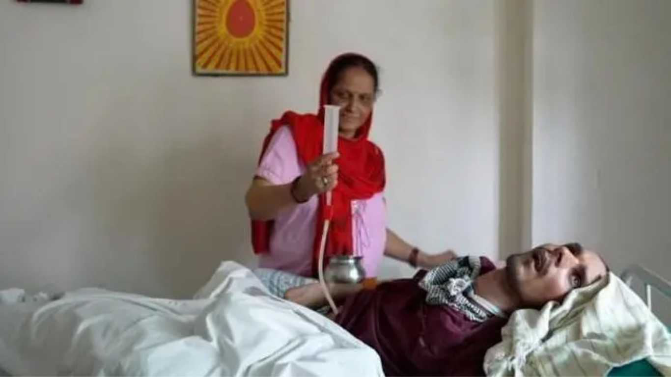 Harish Rana case: For the first time in the country, the process of euthanasia has begun. Harish Rana has been brought to AIIMS and his life support system will be gradually removed.