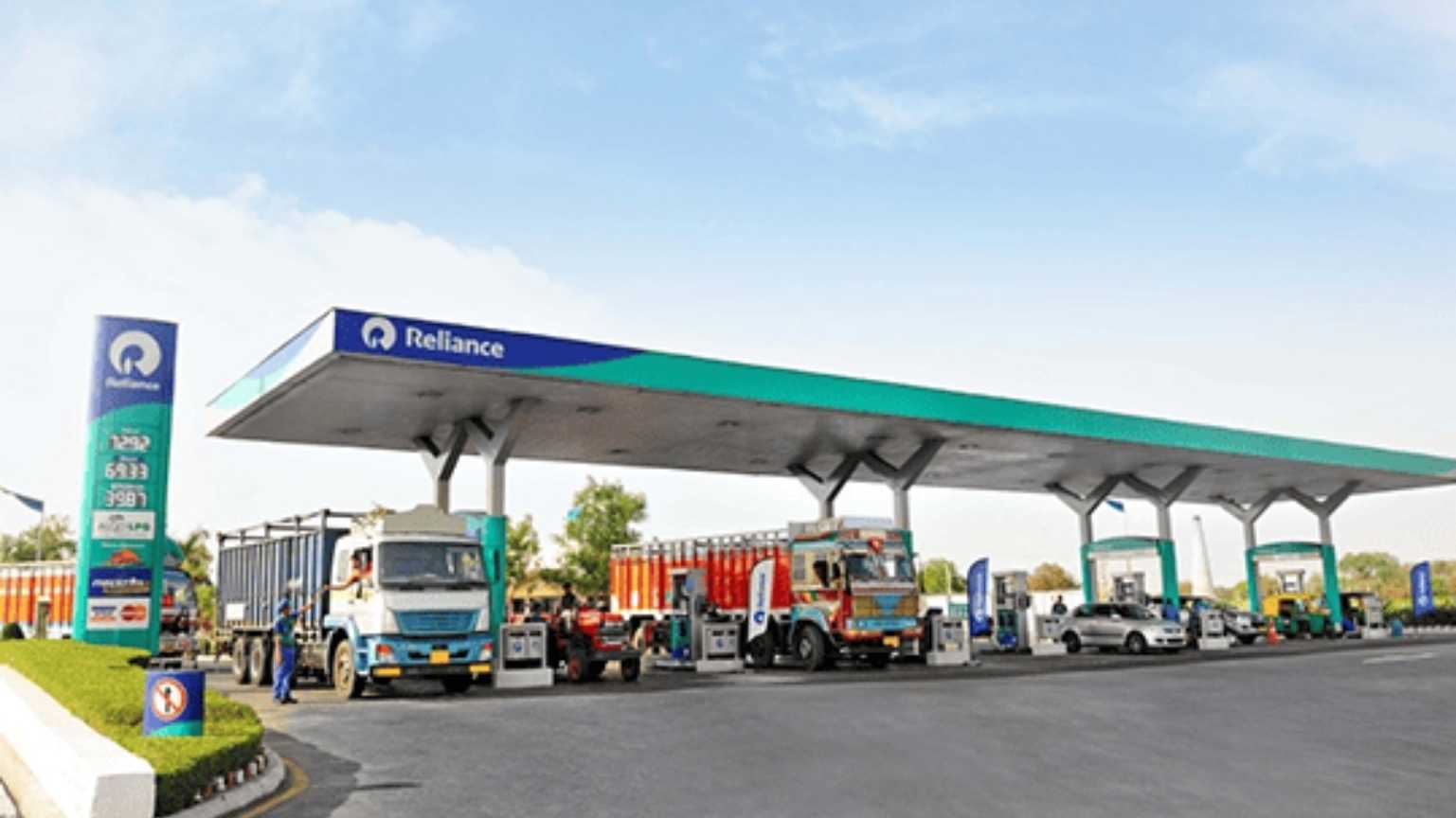 Petrol shortage: Crowds increased at petrol pumps, farmers arrived with drums, car and bike owners filled their tanks, consumption increased