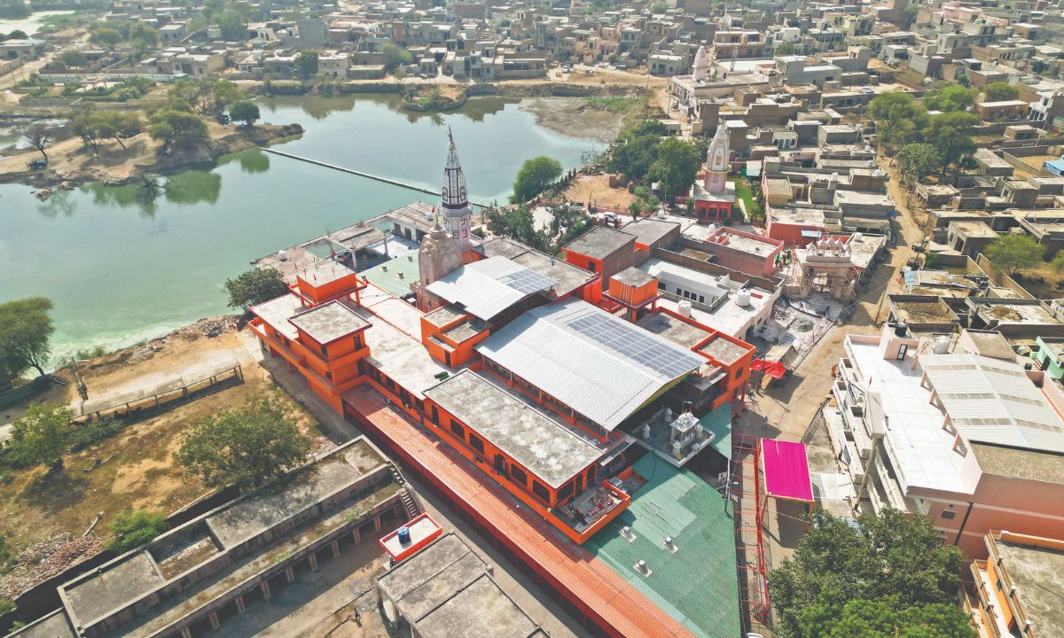 Banbhori temple Allegations of selling bad sweets, parking irregularities