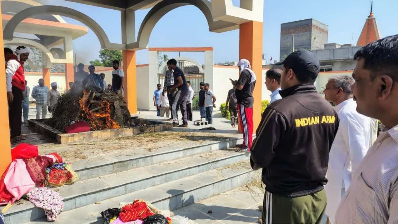 Gas cylinder booking: Crowds are gathering at agencies for gas cylinders; cylinder bookings are not being done without KYC.