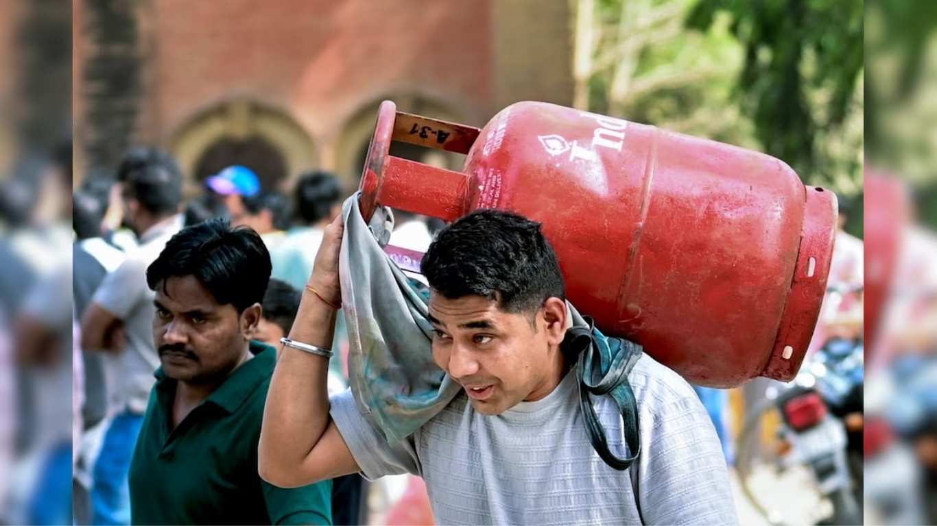 Jind LPG Gas: PNG lines have been laid in the sectors, connections were applied for last year, kitchens have been fitted, but they are not operational.