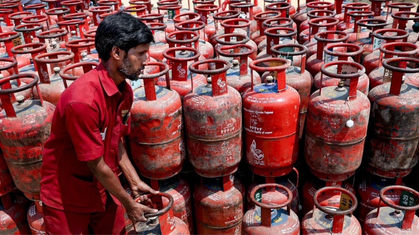 Jind LPG Gas: PNG lines have been laid in the sectors, connections were applied for last year, kitchens have been fitted, but they are not operational.