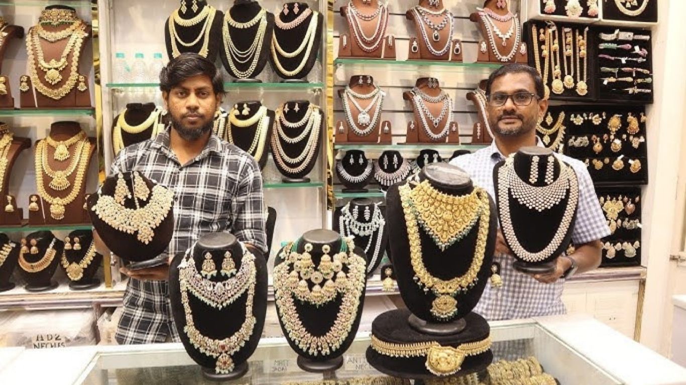 Gold Price Today 19 April: सोना-चांदी खरीदने का है प्लान? अक्षय तृतीया से पहले देखें ताजा भाव