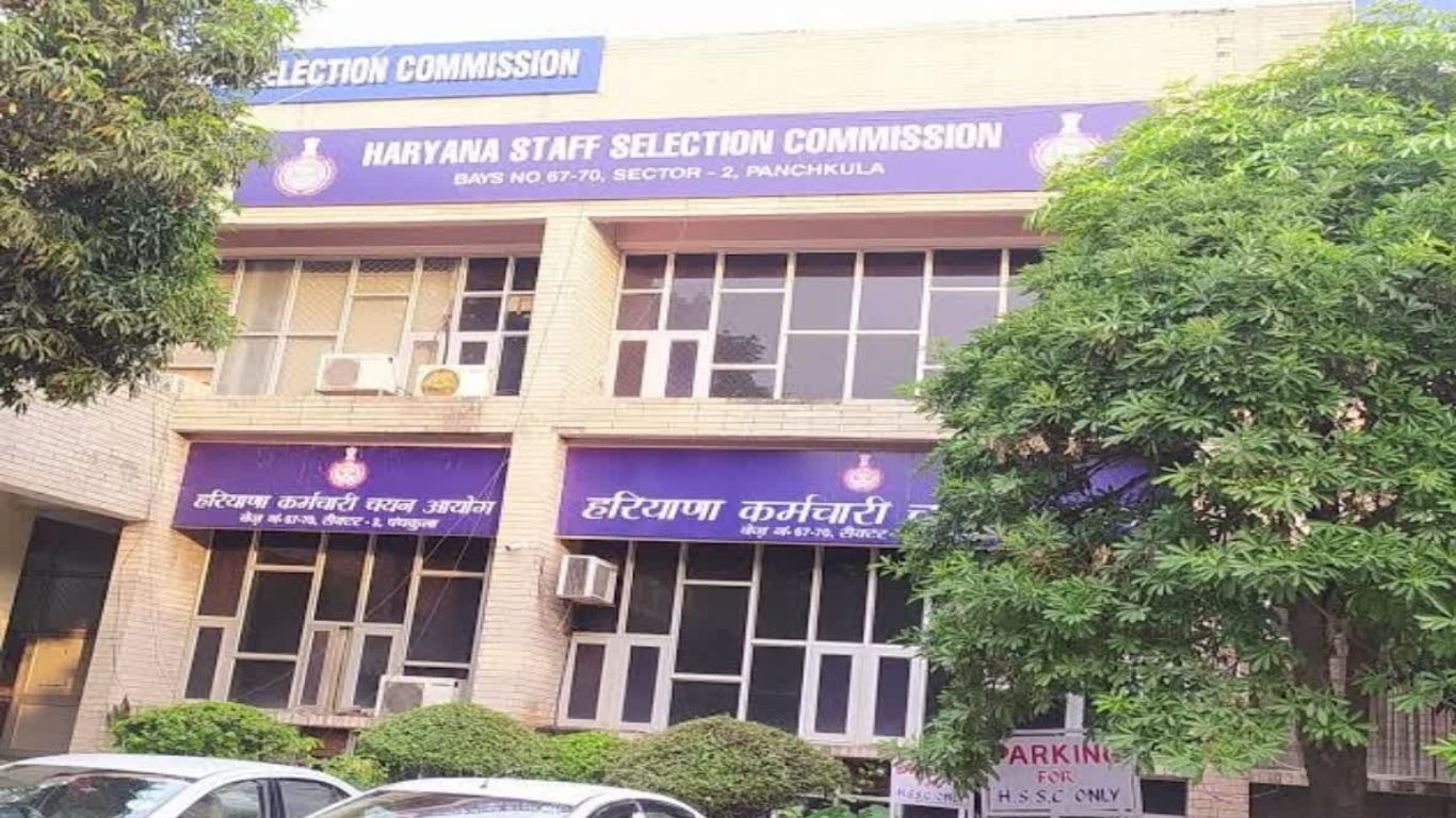 Haryana Group D Recruitment: हरियाणा में ग्रुप-डी के हजारों पदों पर जल्द होगी सीधी भर्ती, जानें क्या है तैयारी