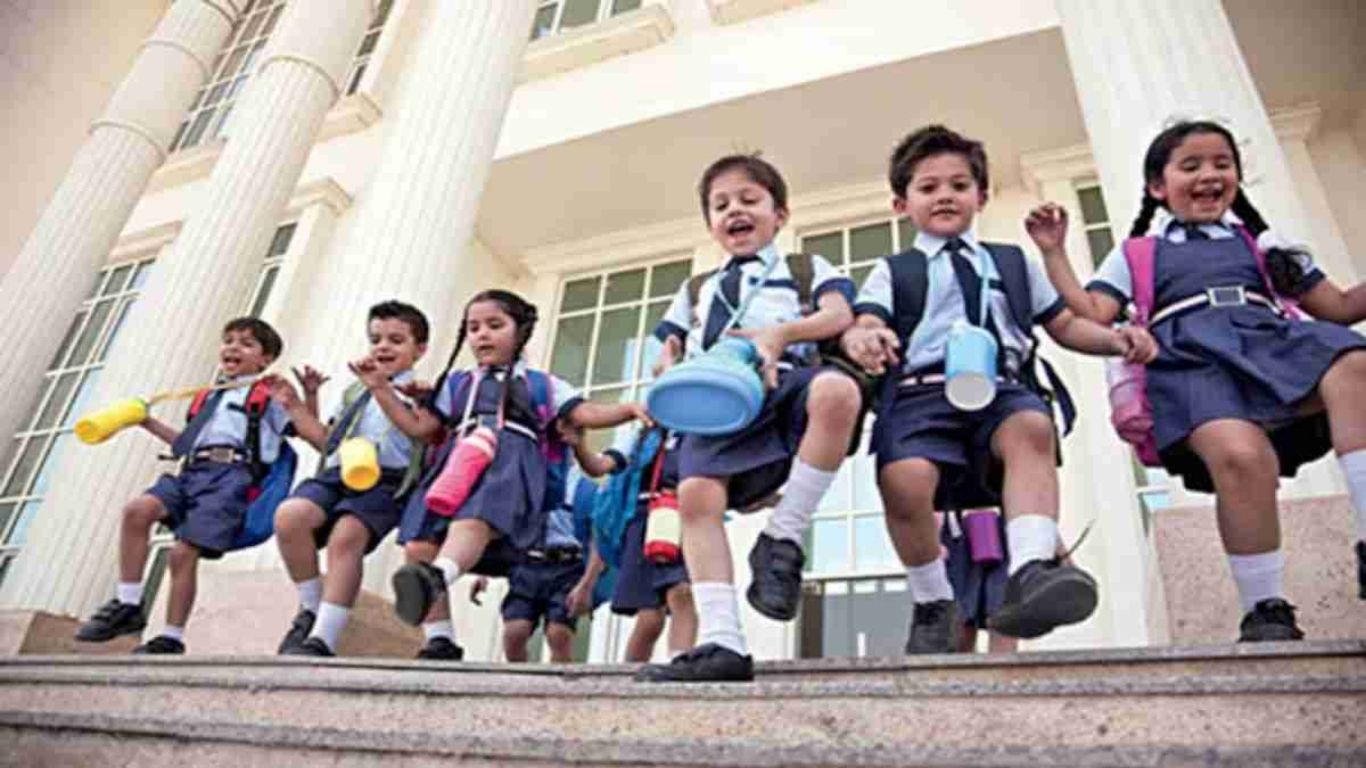 Haryana School Holiday: हरियाणा में कल 1 मई को स्कूलों की छुट्टी, जानें क्यों रहेगें सरकारी प्राइवेट स्कूल बंद