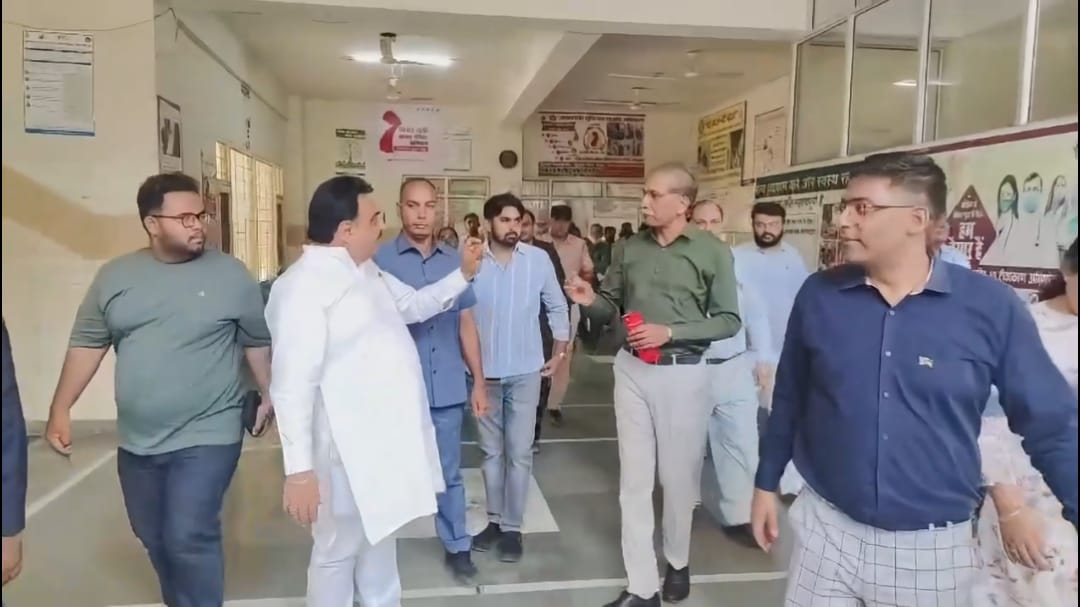 Jind News Deputy Speaker Dr. Krishna Midha Conducts Surprise Inspection at Jind Hospital