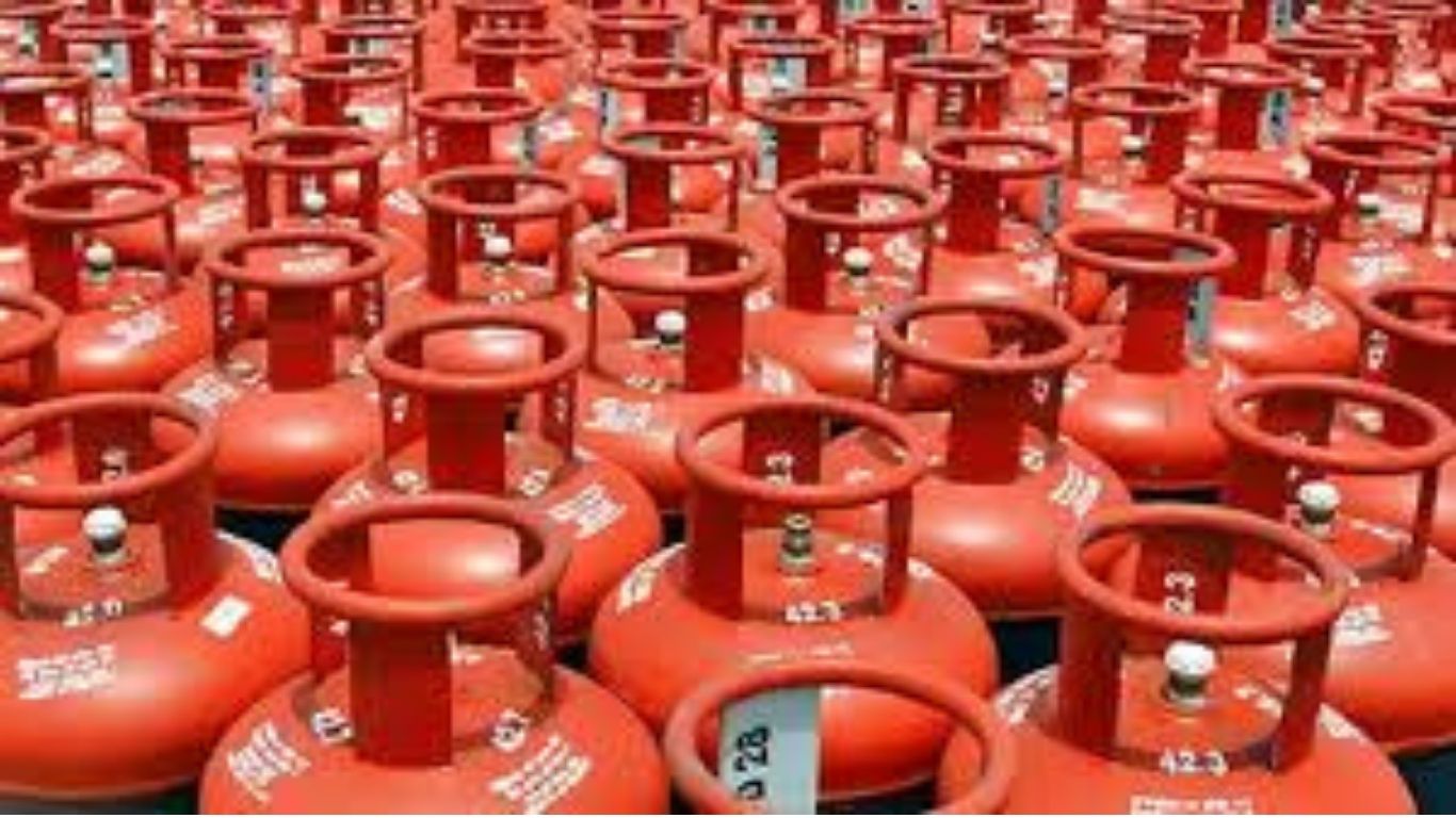 May 1 Lpg Rule changes: 1 मई से LPG हो सकती है महंगी, बुकिंग नियमों में भी बढ़लाव