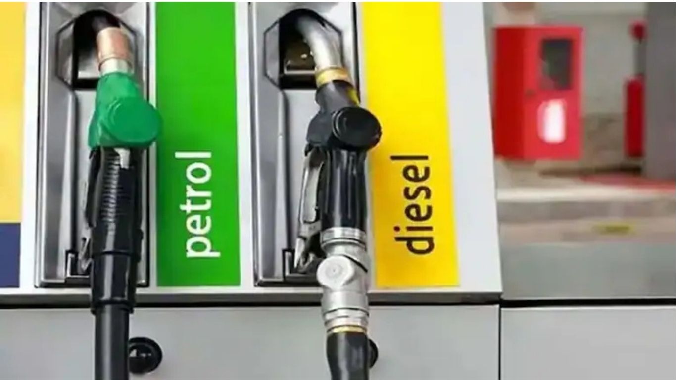 Petrol Diesel Price Today: कच्चा तेल 15 डॉलर टूटा, भारत के कई शहरों में पेट्रोल-डीजल के दाम गिरे