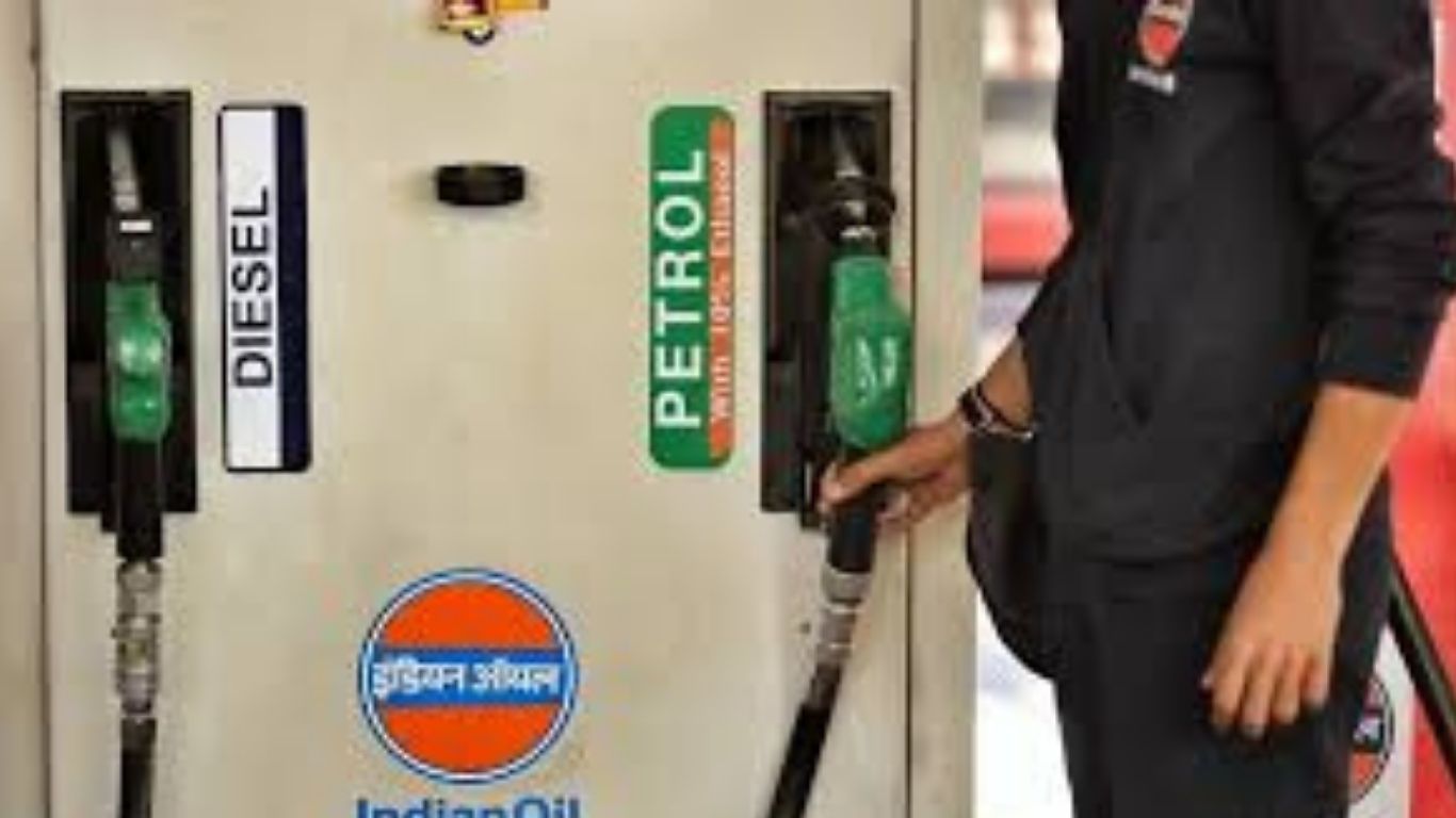 Petrol Diesel Price today 17 April: कच्चे तेल में आई भारी तेजी, जानें आपके शहर में पेट्रोल-डीजल के रेट