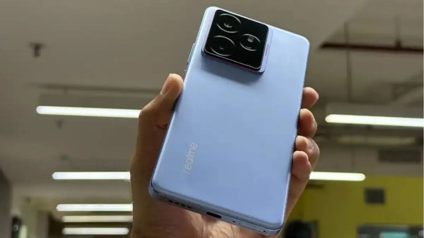 Realme GT 7T Price Cut: 7000mAh बैटरी वाले फोन की कीमत में भारी कटौती, खरीदने की मची होड़