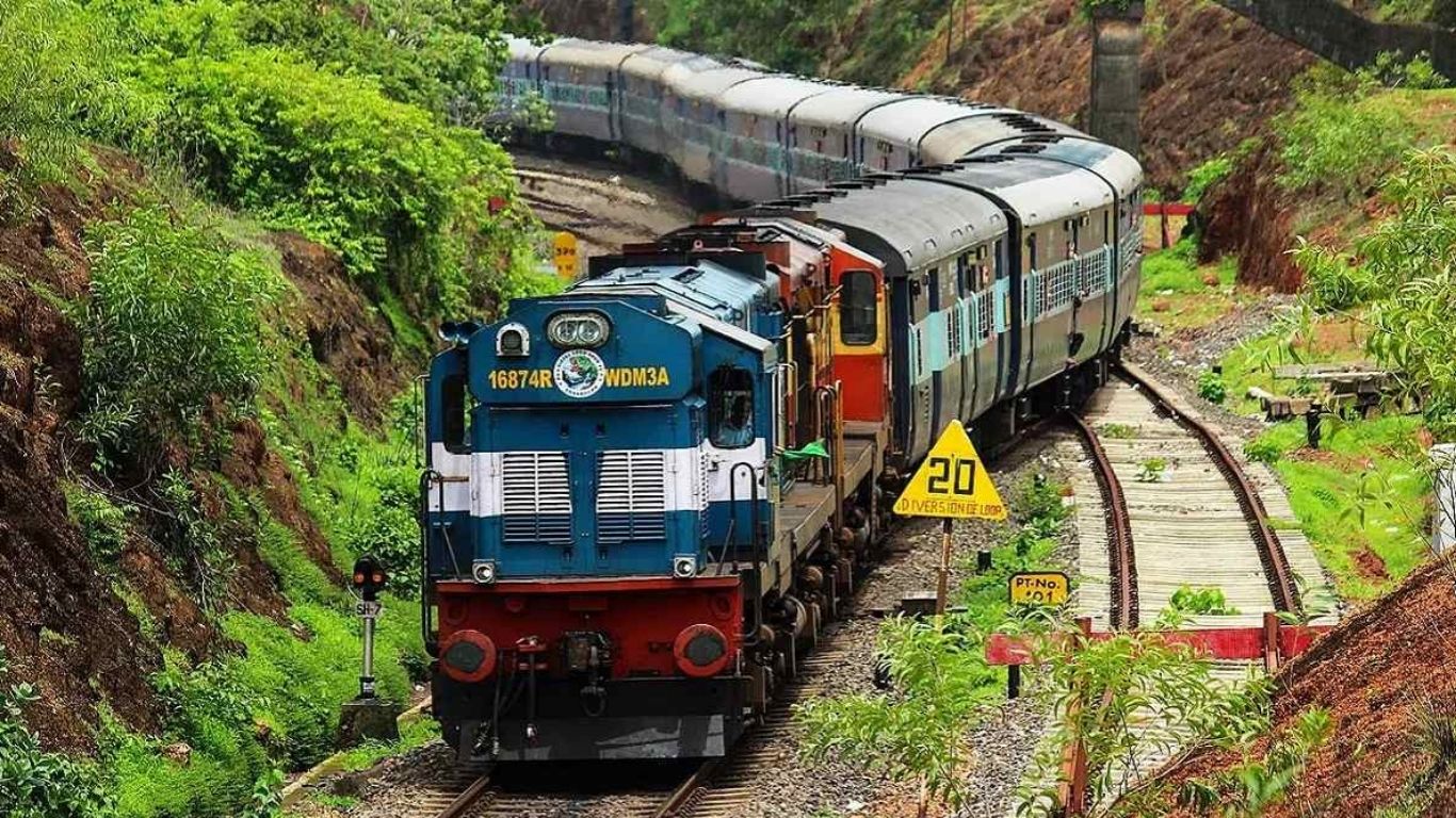 Special Train Update: छुट्टियों में घूमने वालों की मौज! रेलवे ने साप्ताहिक ट्रेन का समय बढ़ाया, इन 3 राज्यों को होगा फायदा