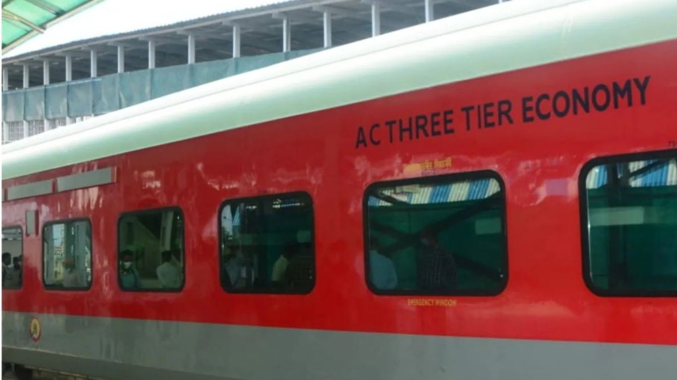 Train Ticket Discount: नेताजी एक्सप्रेस के यात्रियों की मौज सुपरफास्ट चार्ज खत्म, अब सस्ता होगा ट्रेन का टिकट