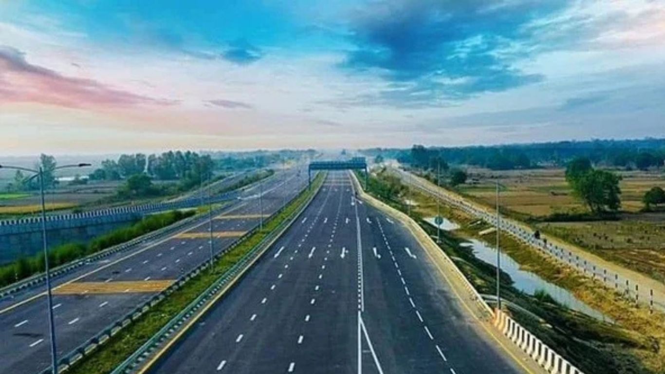 UP Expressway: यूपी के एक्सप्रेसवे मॉडल की क्यों हो रही चर्चा? जानें क्या कहते हैं हैरान करने वाले आंकड़े