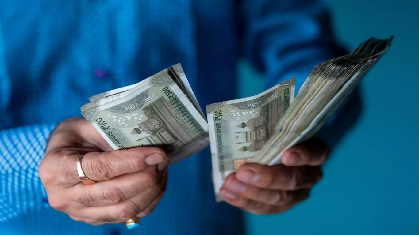 Labour Salary Increase Haryana: हरियाणा में मजदूरों की बल्ले-बल्ले! न्यूनतम मजदूरी में 35% की बढ़ोतरी, जानें नया रेट