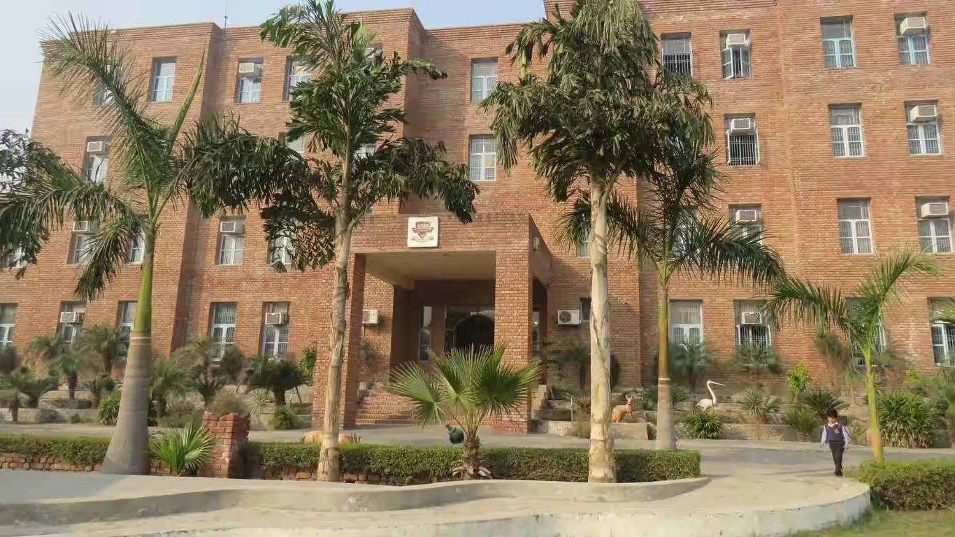 Jind Education: Out of 396 schools in Jind district, 253 have submitted Form 6, 143 are left.