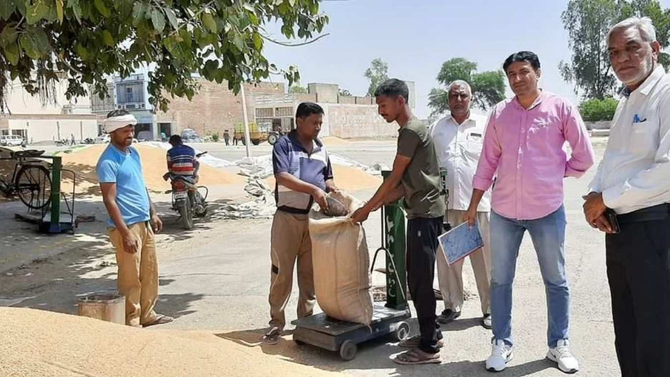 Market strike: Strike in Jind Mandi from today, commission agents who unload crops will be fined Rs 11,000.