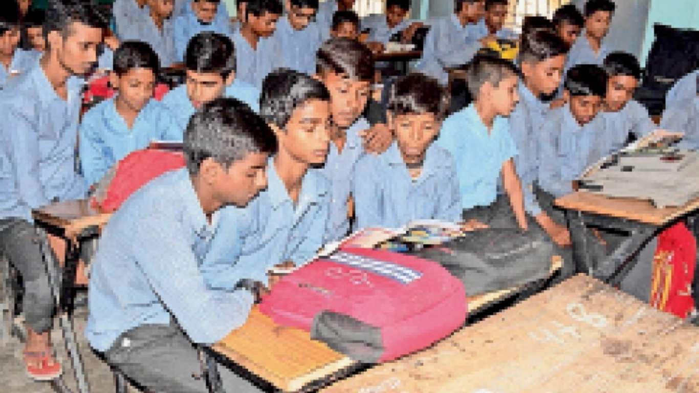 Education news: Books for classes 1 to 8 did not arrive in government schools