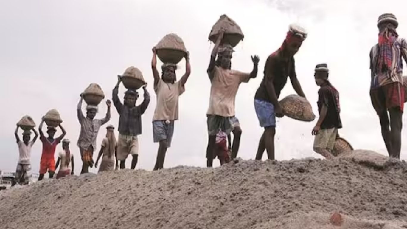 Labor Day 1 May का इतिहास: क्यों हर साल मनाया जाता है श्रमिक दिवस, जाने कुछ खास बातें