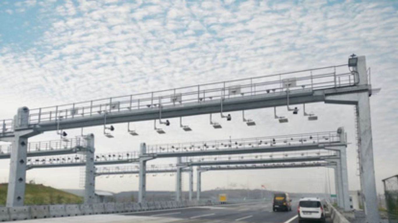 National highway 48 पर शुरू हुआ भारत का पहला बैरियर-लेस हाईवे सिस्टम, रुके बिना कटेगा टोल