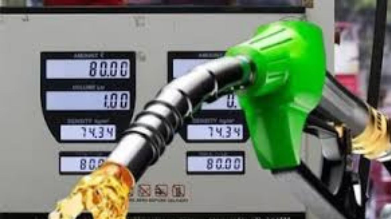 Petrol Diesel Price Today: पेट्रोल-डीजल की कीमतों में होगा बदलाव, देखें आज के ताजा रेट चेक