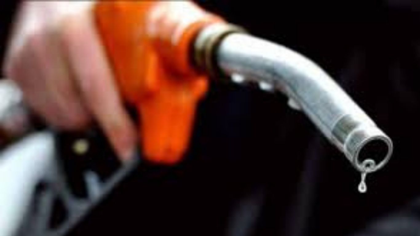 Petrol Diesel Price Today: आज 8 मई को आपके शहर में क्या है तेल का भाव? देखें नई रेट लिस्ट
